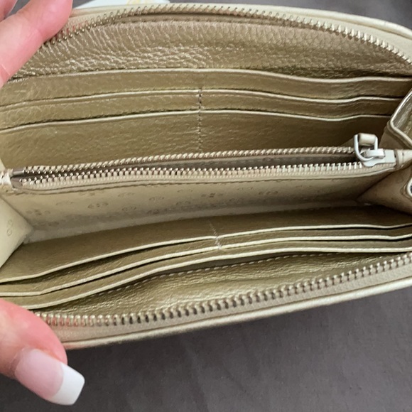 Tory Burch gold leather wallet - Picture 3 of 6